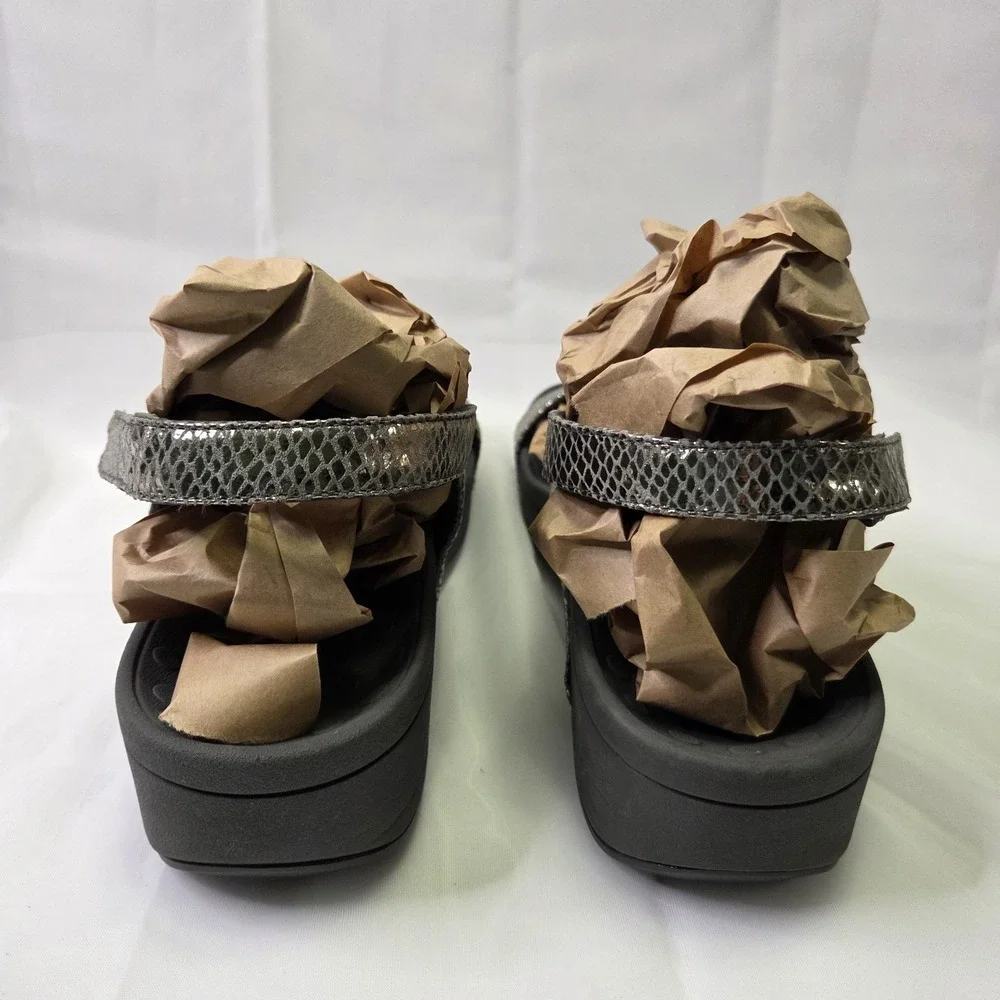 Vionic Bolinas Women's Size 9 Block Heel Strappy Sandal Silver Snake Print Comfy